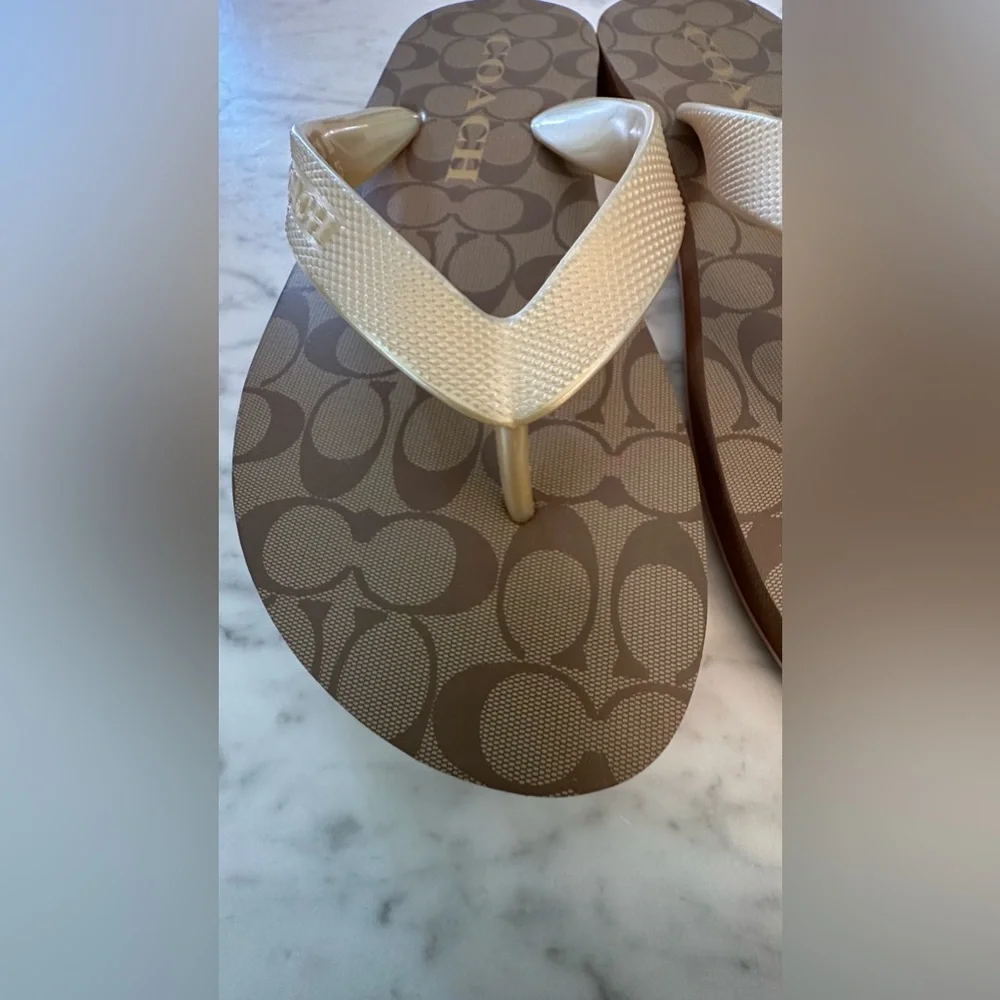 NWT NEW Coach Zak LOGO FLIP FLOP Khaki / Gold SIZE 7 - Picture 4 of 9
